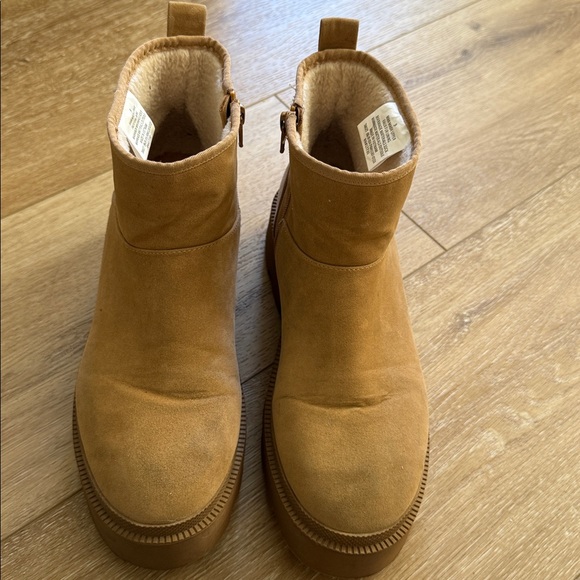 Universal Thread Platform Boots - Picture 2 of 8